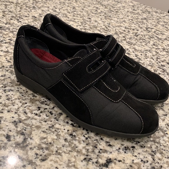 MUNRO American “Jolie” Sport Velcro Shoes—SZ. 8. Like New. - Picture 7 of 11